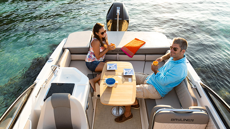 Bayliner VR6 Cuddy 