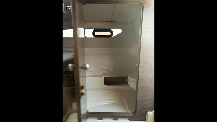 Bayliner VR6 Cuddy 