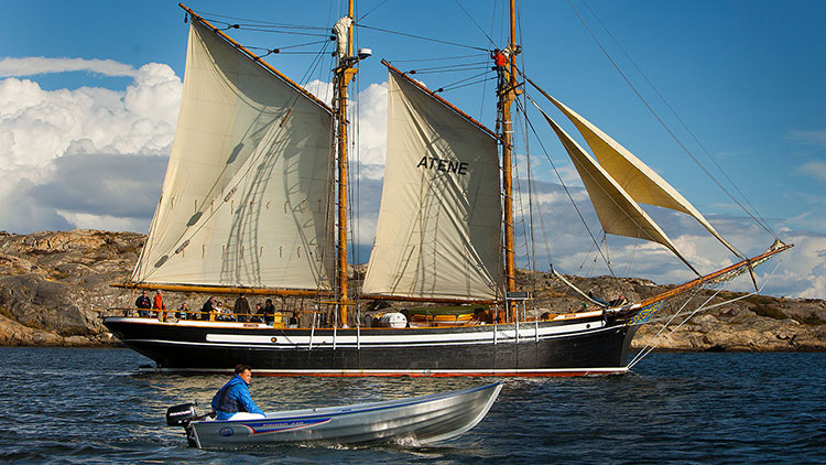 Linder 440 Fishing